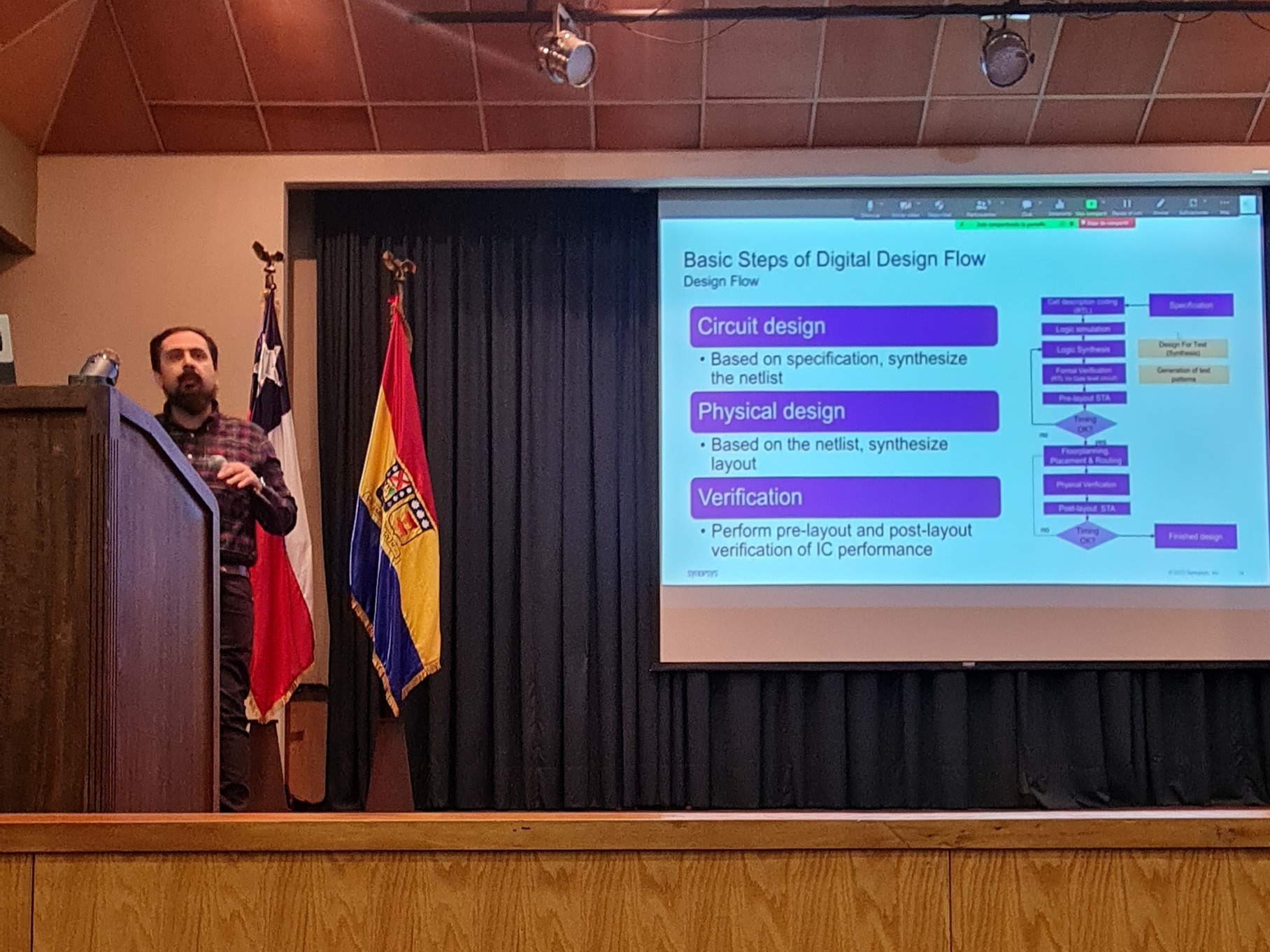 Ronald Valenzuela presentando en CANELOS 2023